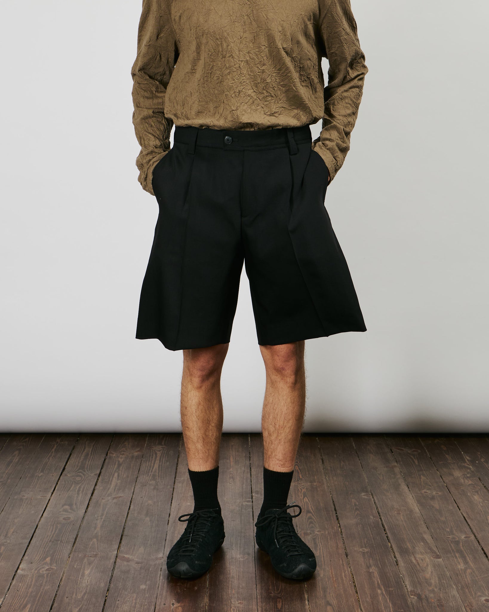Classic Shorts - Black Tropical Wool