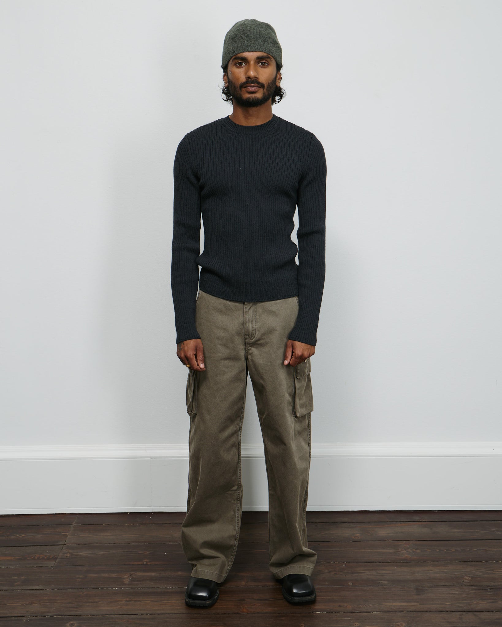 Compact Roundneck - Off Black Rustic Merino