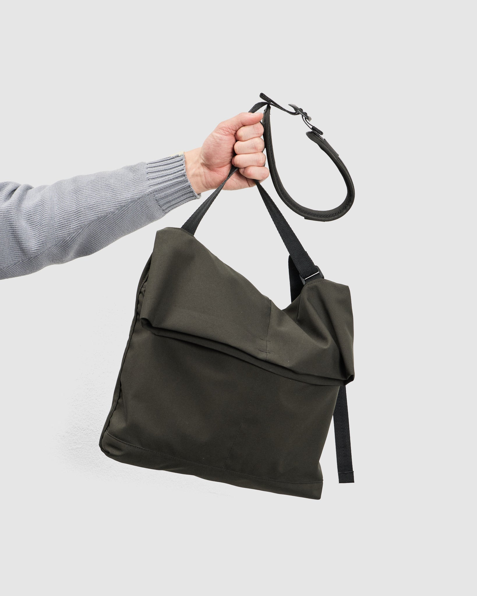Wr Canvas Shoulder Bag - Dark Soil Grey